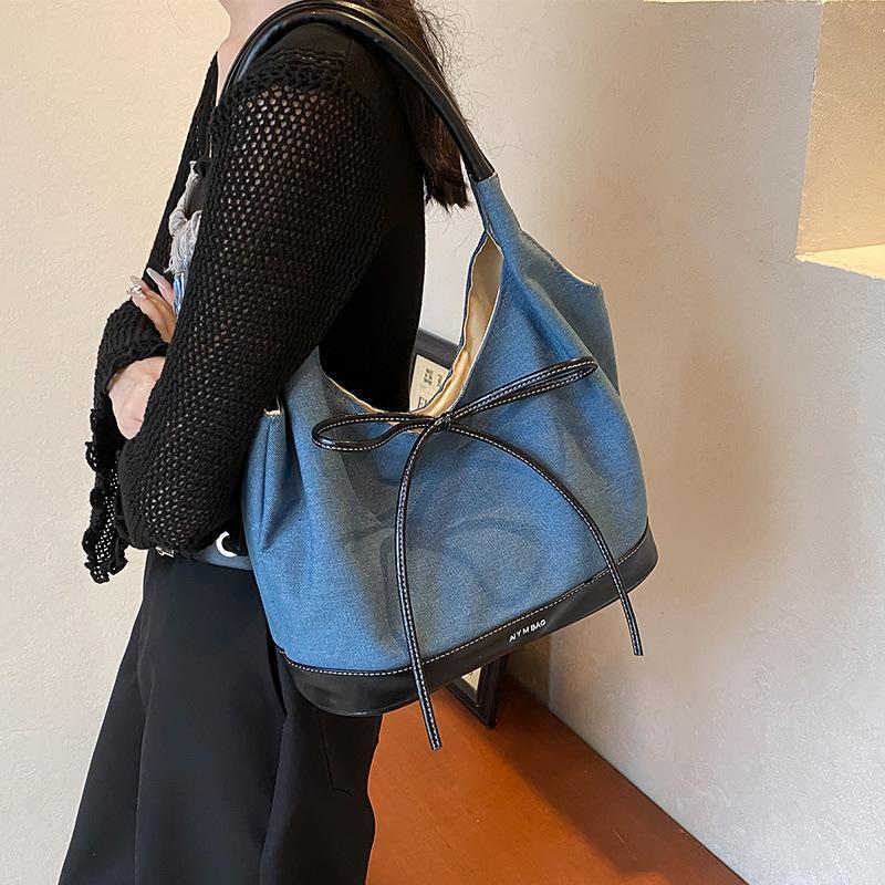 Niche Vintage Black and White Patchwork Canvas Tote Large Capacity Multifunctional Commuter Tote