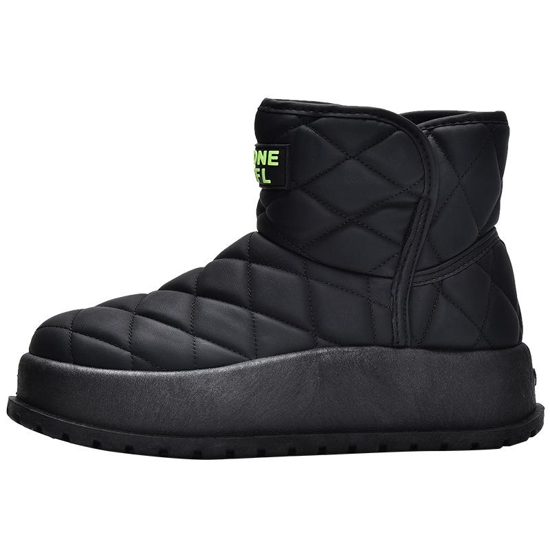 New products are on sale in winter, new thick-soled snow boots, piled and thickened cotton shoes 3285.