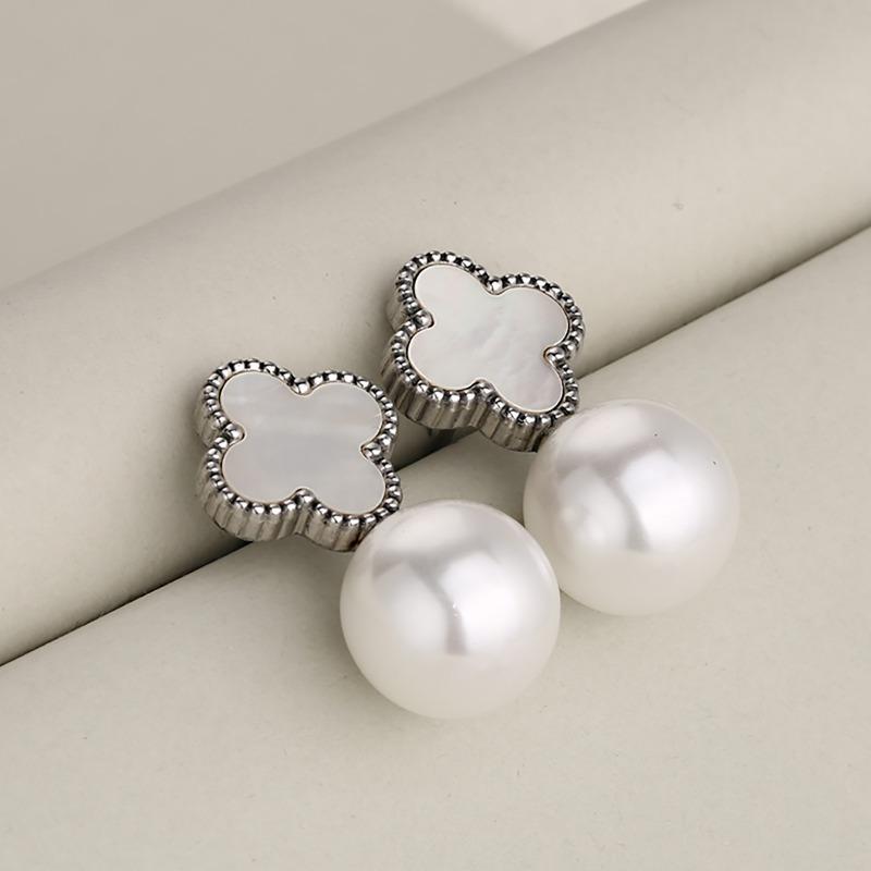 Fashionable, minimalist, retro Korean version Lucky Clover Pearl stainless steel earrings
