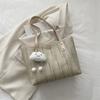 Fashionable and Stylish Color-matched Crossbody Bags Are Popular, Along with Tote Bag