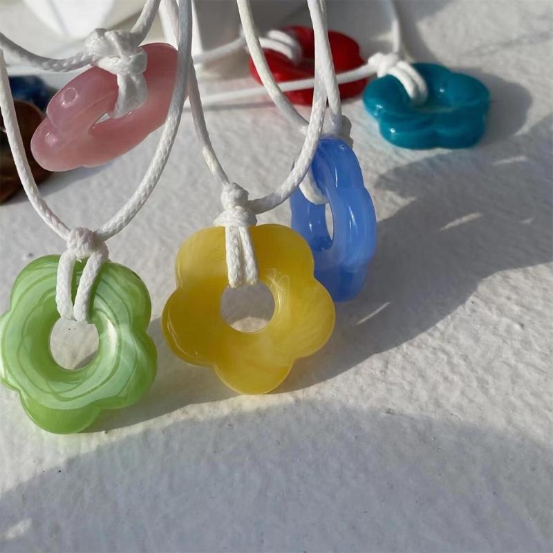 Unique Hollowed-Out Flower Pendant Necklaces Acrylic Material Flower Jewelry Pendant Choker Suitable for Any Occasion