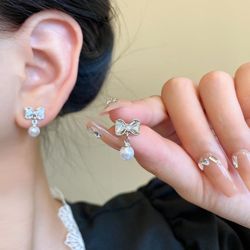 Silver Needle Bow Pearl Stud Earrings Women's Light Luxury Temperament High-end Earrings Annual Explosion Unique Earrings