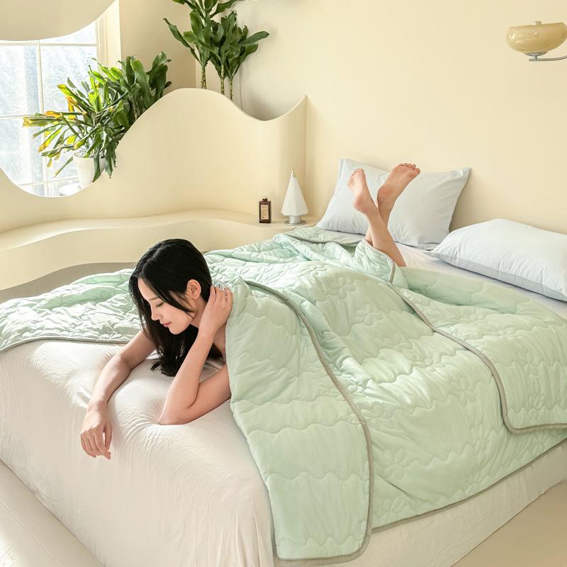 Solid Color Cool Silk Summer Quilt Single Piece Washable Air Conditioning Quilt Summer Gift Summer Thin Quilt