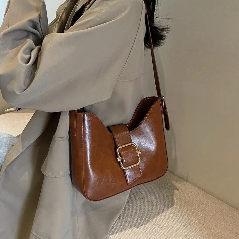 Large Capacity Monochromatic Shoulder Bag for Women Feminine Armpit Bag Simple and Casual Retro Fashion New