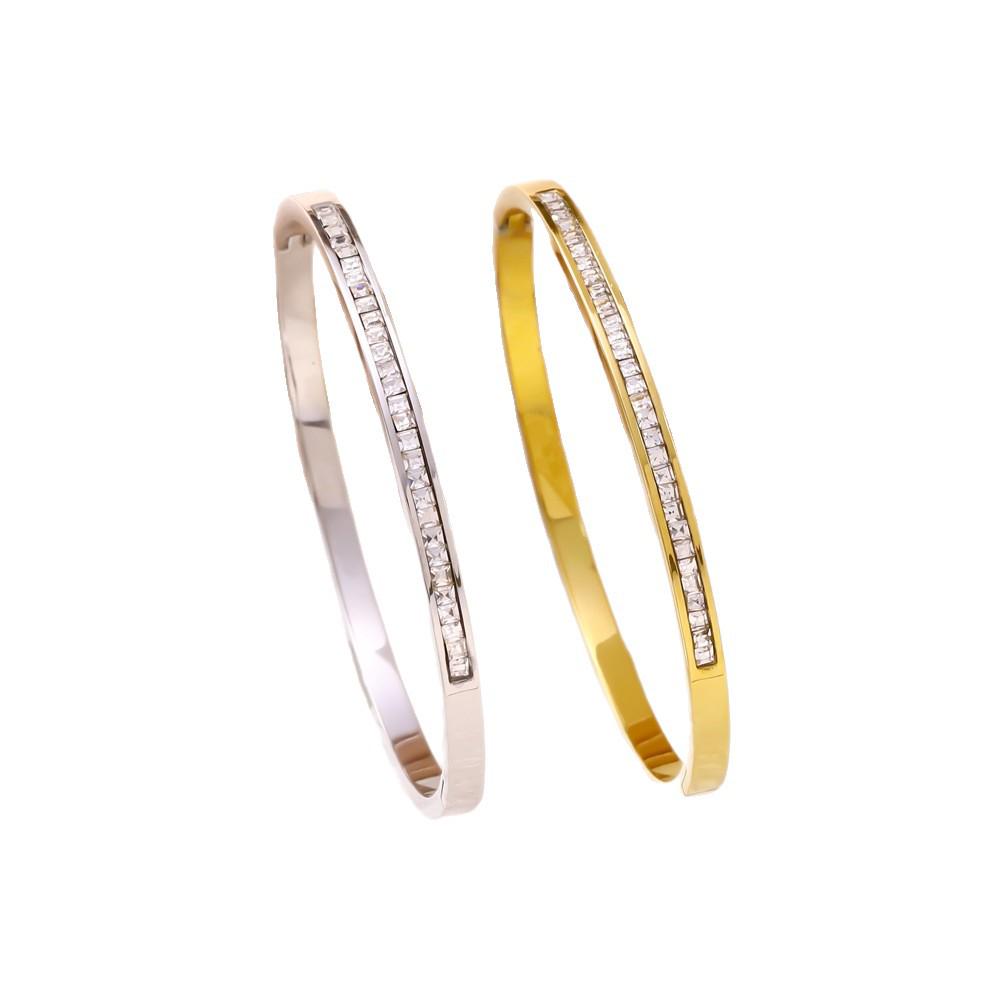 18K Gold Diamond-Studded Titanium Steel Bracelet with Starry Sky Buckle - Luxury Niche Design