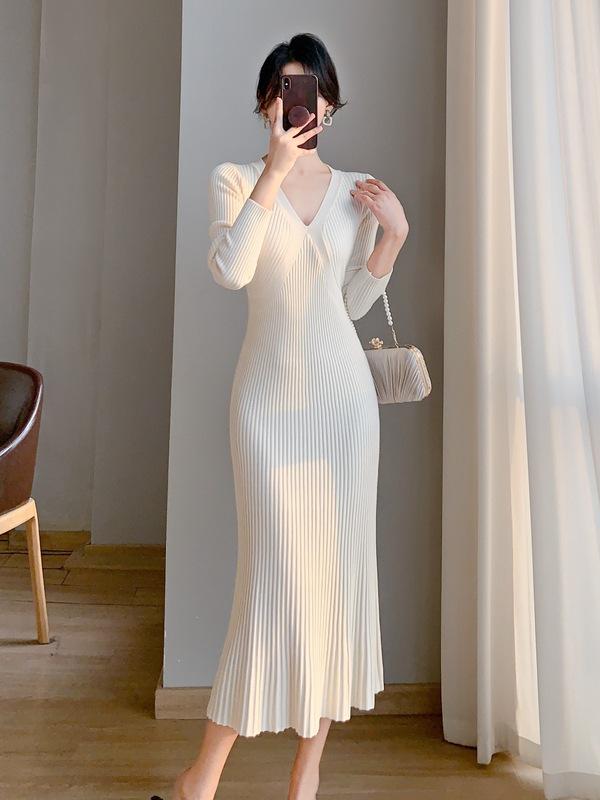 Red Knitted Slimming Dress for Women - New Year's Autumn/Winter Edition