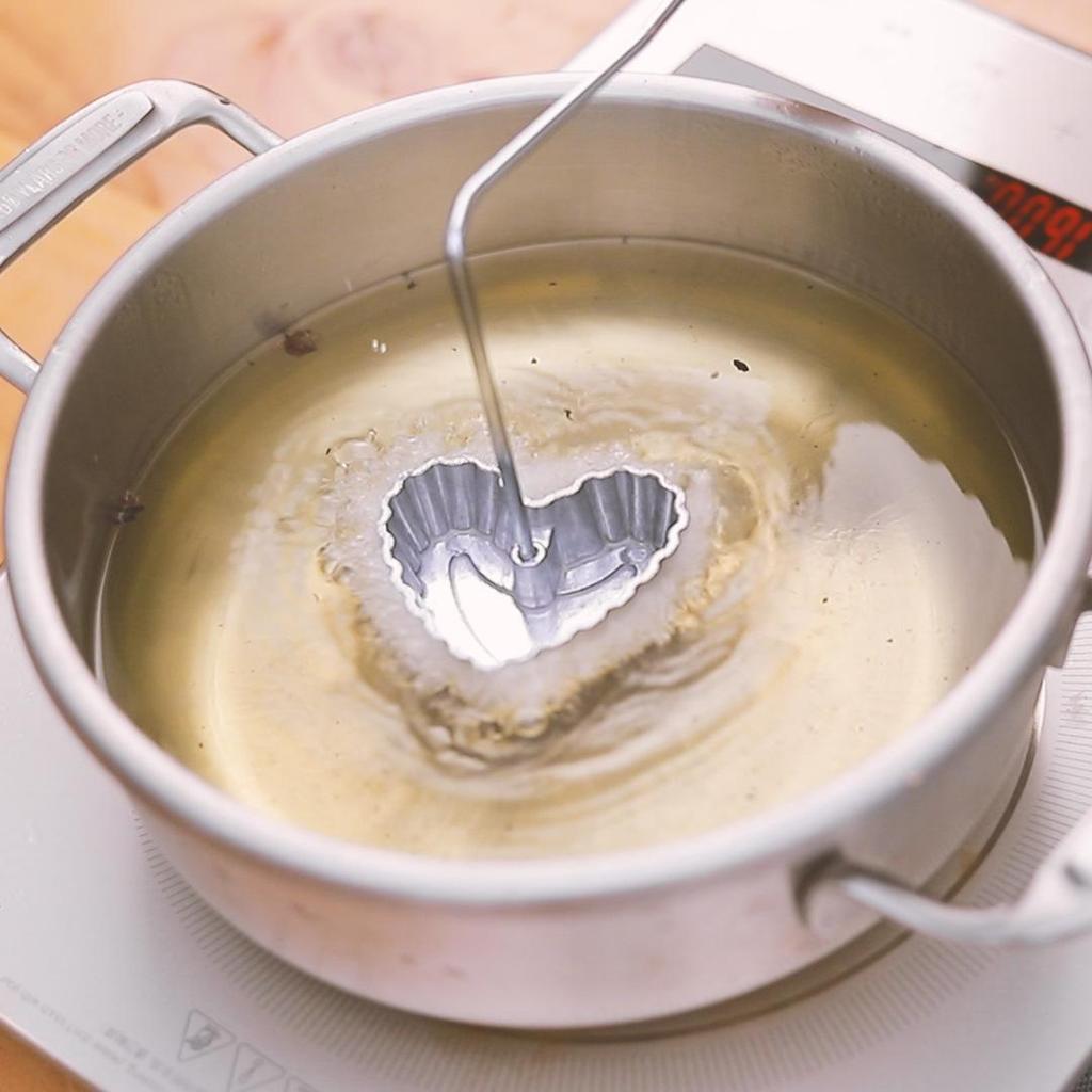 Nepřilnavá hliníková forma na knedlíky a dortíky