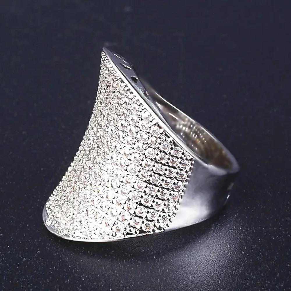 Huitan Gorgeous Sparkling Wide Ring Luxury Lady Wedding Party Zircon with Shiny Zirconia Luxury Zinc Alloy Color Finger Accessories