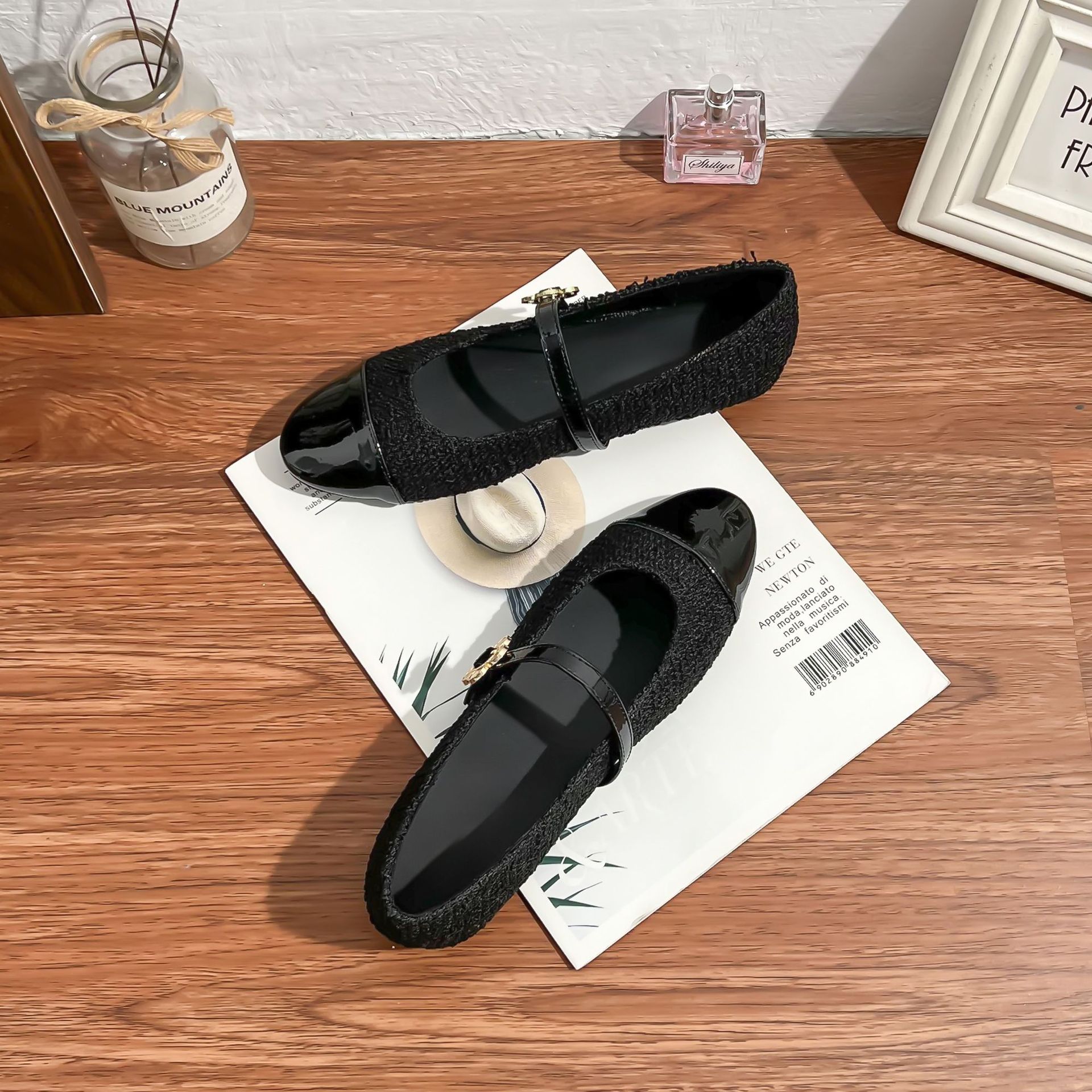 

Туфли-лодочки Xiaoxiangfeng на плоской подошве для женской одежды высокого класса 2025 весна и лето новые Мэри Джейн однословные туфли-лодочки на мягкой подошве 39 чёрный