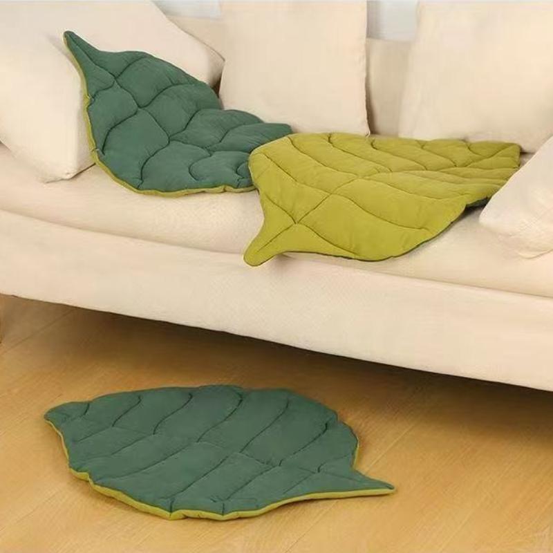 Cozy Leaf-Shaped Pet Mat,Cat Bed Mat Leaf Shape Pet Blanket Soft Sleeping Pad , Chew-Resistant Rectangle Sleep Pad for Cats and Dogs