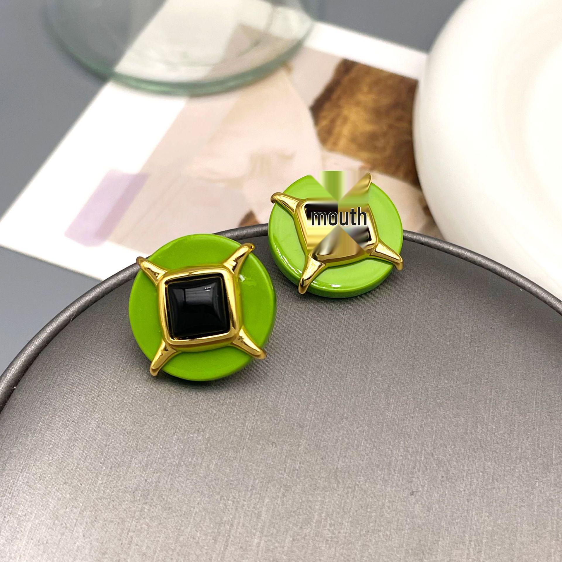 

Серьги-пусеты из черного агата в корейском стиле - Элегантные и простые