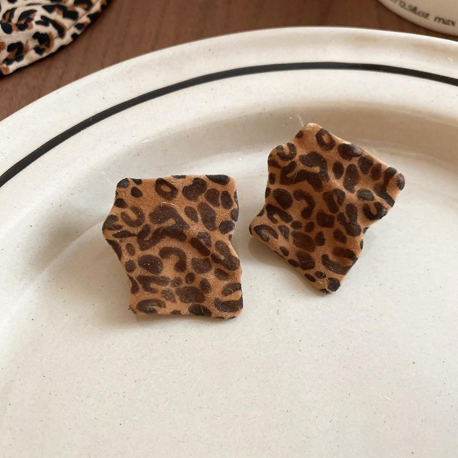 French retro autumn and winter geometric leopard print earrings stud earrings personalized earrings design sense niche