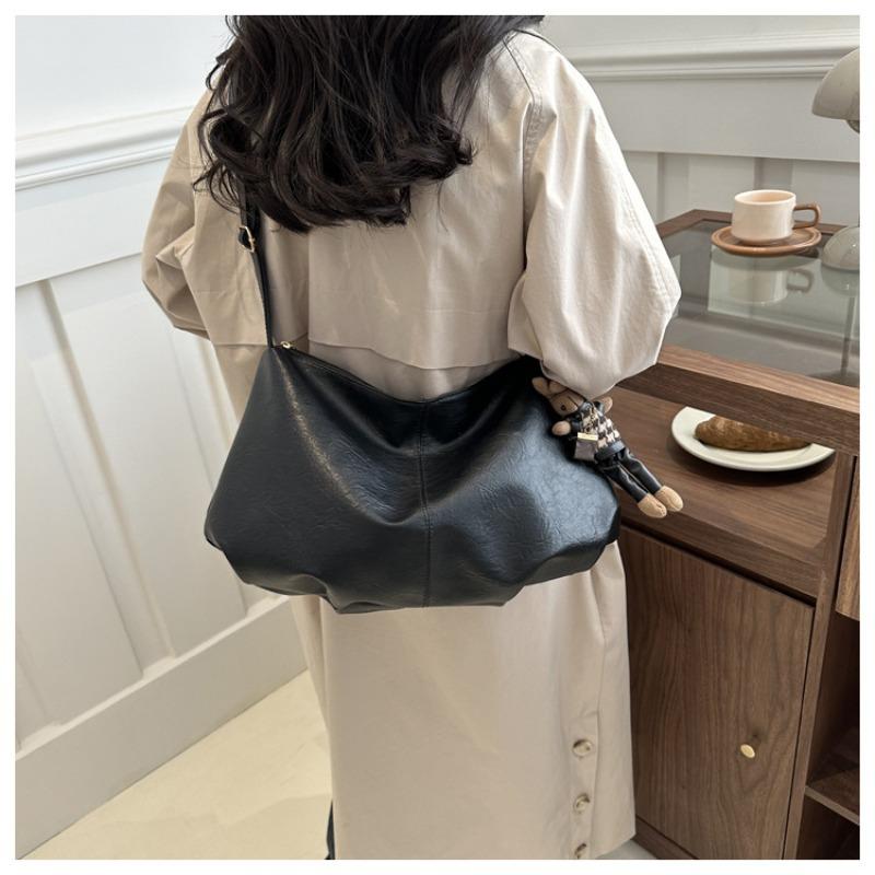 Large-capacity bag women's autumn and winter versatile new retro niche design single shoulder messenger bag pleated dumpling bag
