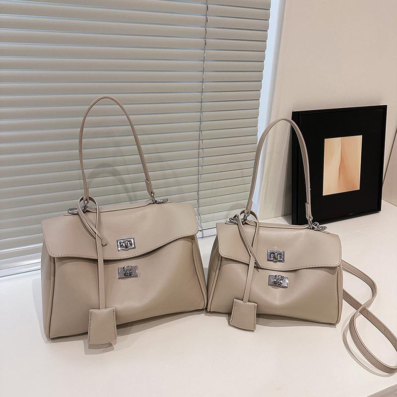 

Новая повседневная портативная сумка подмышку большой вместимости Женская повседневная модная сумка через плечо small светло-серый