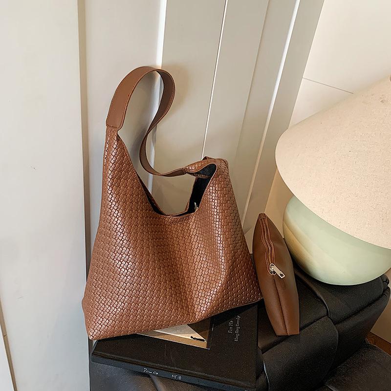 Tide and vertical large-capacity underarm mother and child bag, new fashionable shoulder bag, solid color, high-end retro tote bag.