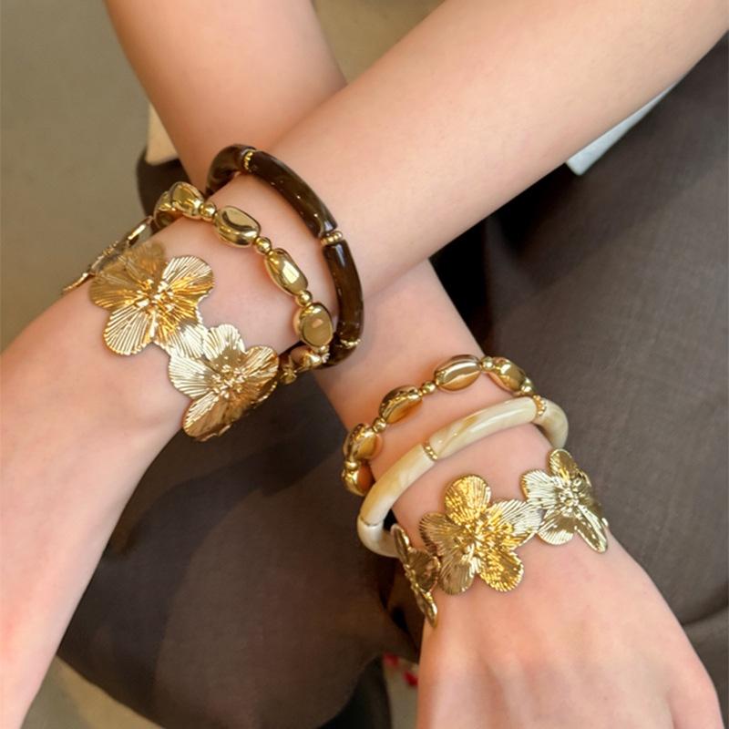 3Pcs Bohemian Ethnic Resin Bracelets for Women Golden Blossom Beaded Alloy Craft Fashion Wrist Accessory for Outdoor Picnic