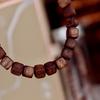 Premium Hainan Agarholz Armband: Hoher Ölgehalt, Hochwertige Handwerkskunst, Elegantes holziges Aroma Schmuck