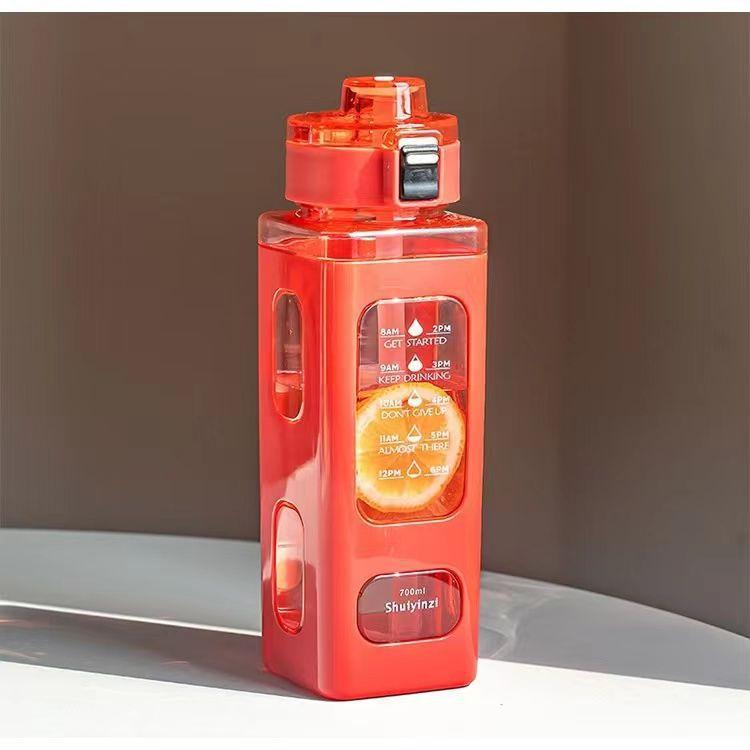 

Спортивная бутылка для воды, портальная поилка, подходит для занятий спортом на открытом воздухе, велоспорта и ношения 700ml красный