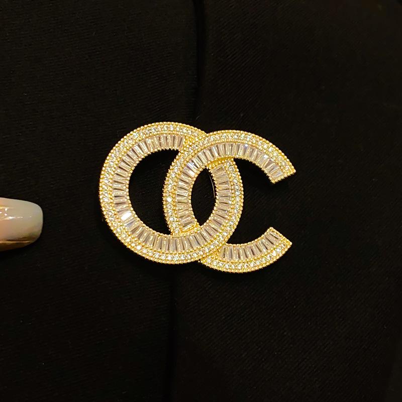 14K Gold-Platiert Zirkon Buchstabe Rund Brosche: Eleganter High-End Mode-Anstecker für Damen