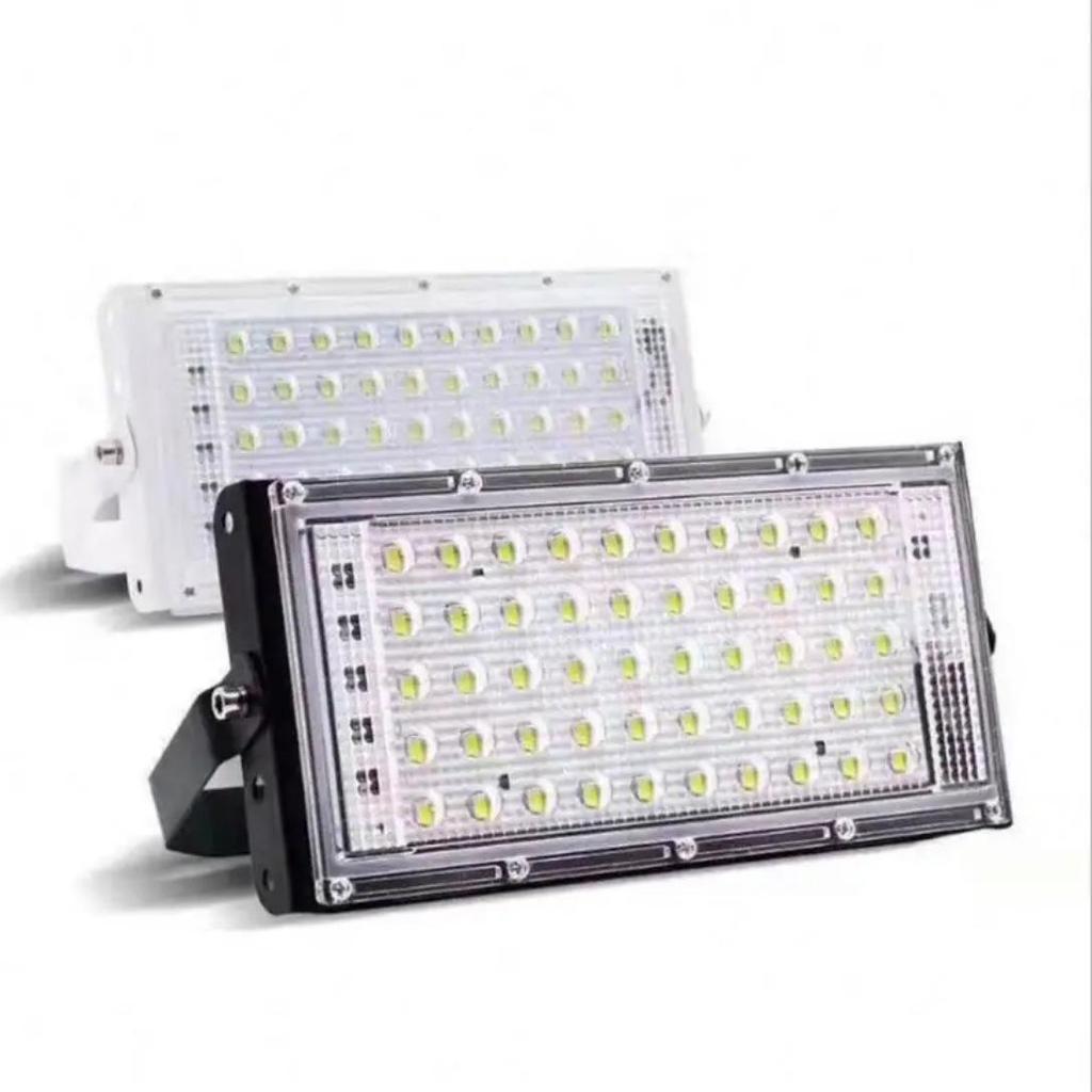 Durable Outdoor LED Floodlight, IP65 Waterproof, 50W/100W, AC220V