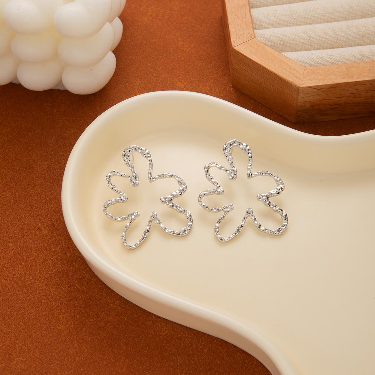 French High-End Personality Exaggerated Stud Earrings Pleated Hollow Flower Earrings Niche Exquisite Fashion Earrings