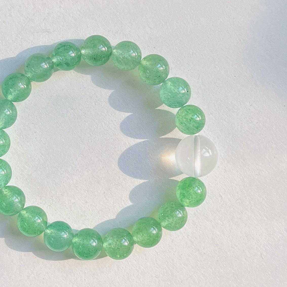 High Quality Natural Green Strawberry Crystal Milk White Crystal Bracelet Bracelet.