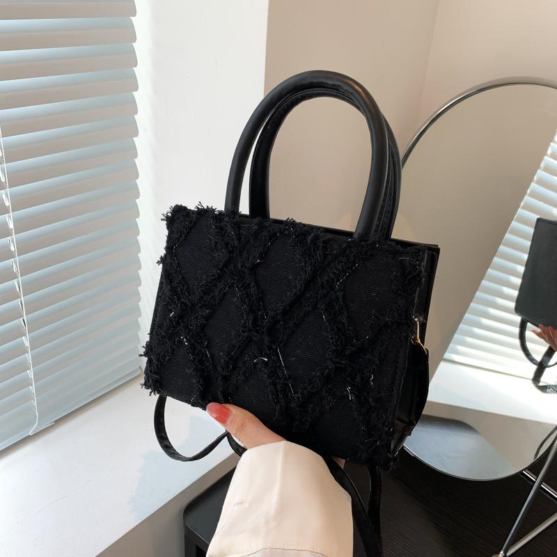 

Женская маленькая квадратная сумка с ромбовидным узором, сумка через плечо, модная трендовая сумка через плечо, женская сумка MIT 20x9x16cm чёрный