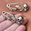 1Pc New Halloween Skull Brooch Gothic Skull Enamel Pin Badge Brooch Retro Skull Pin Couple Jewelry Home Decoration