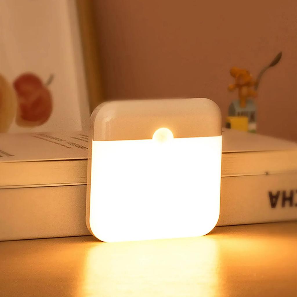 1PC LED Luce notturna, Sensore di movimento umano Lampada USB C Luce per armadio ricaricabile, Lampada da parete a LED wireless per scale Armadio Cucina Letto