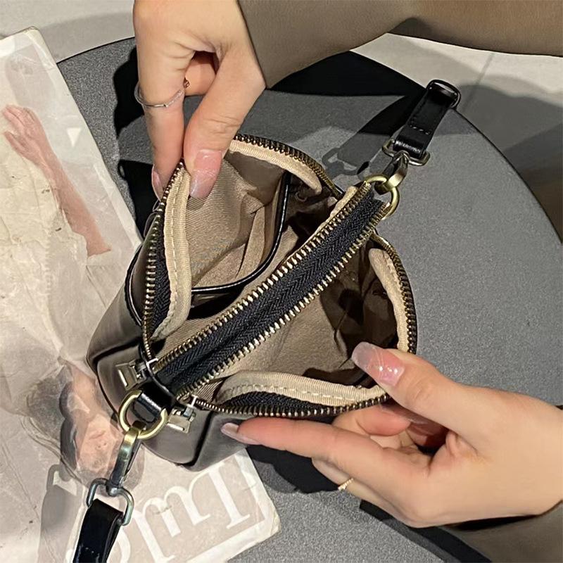Hot-Selling Phone Bag for Women 2025 New Genuine Leather Vintage Single Shoulder Crossbody Small Square Bag