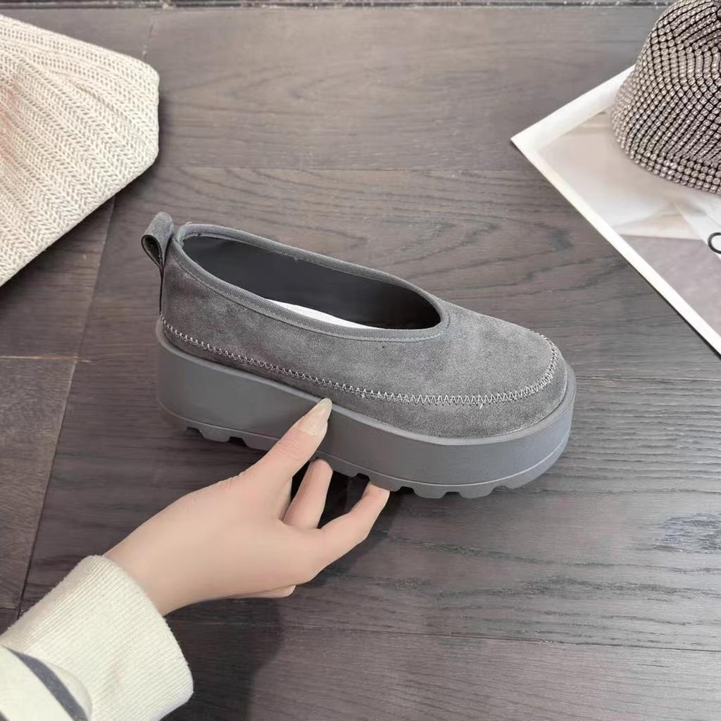 Petites et petites chaussures pour femmes à semelles compensées intérieures 2025 printemps nouvelles chaussures décontractées à enfiler chaussures simples à bouche basse à semelle souple
