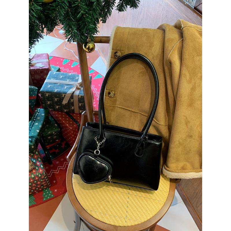 

Корейская осенне-зимняя богатая новогодняя красная подвеска «Любовь», французская квадратная сумка-багет, масляный воск, блестящая текстура, нишевый дизайн, сумка через плечо