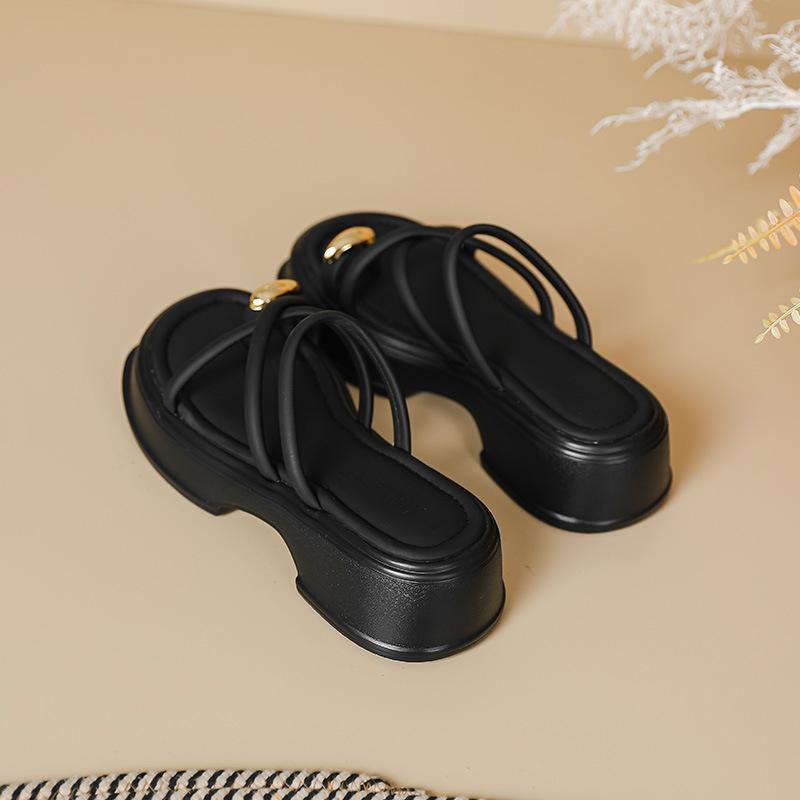 Silver high-end thick-soled cool slippers women's 2025 summer new fashion outer wear pinch flip-flops strap sandals