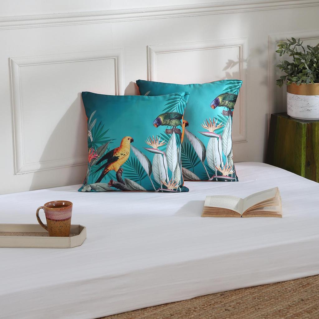 KOKO MAISON INC Husă de pernă Polystain Talking Parrots (Pachet de 2) | Închidere cu clapă | Imprimat digital