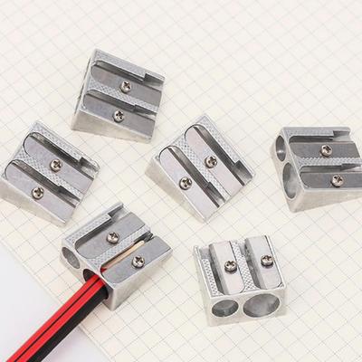 Bleistiftspitzer aus Magnesium, Design mit zwei Löchern, ergonomischer Griff, vielseitig einsetzbar, kompakte Größe, tragbarer Handspitzer