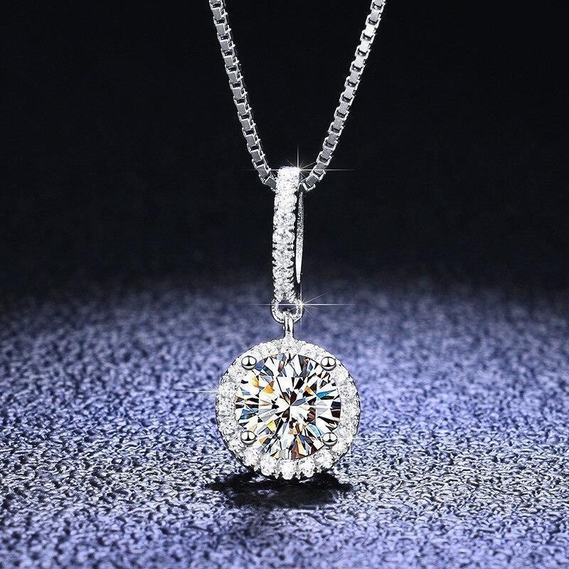 

French circle four-claw round imitation mozzarella diamond super flash necklace high-end simple full diamond women s pendant niche collarbone
