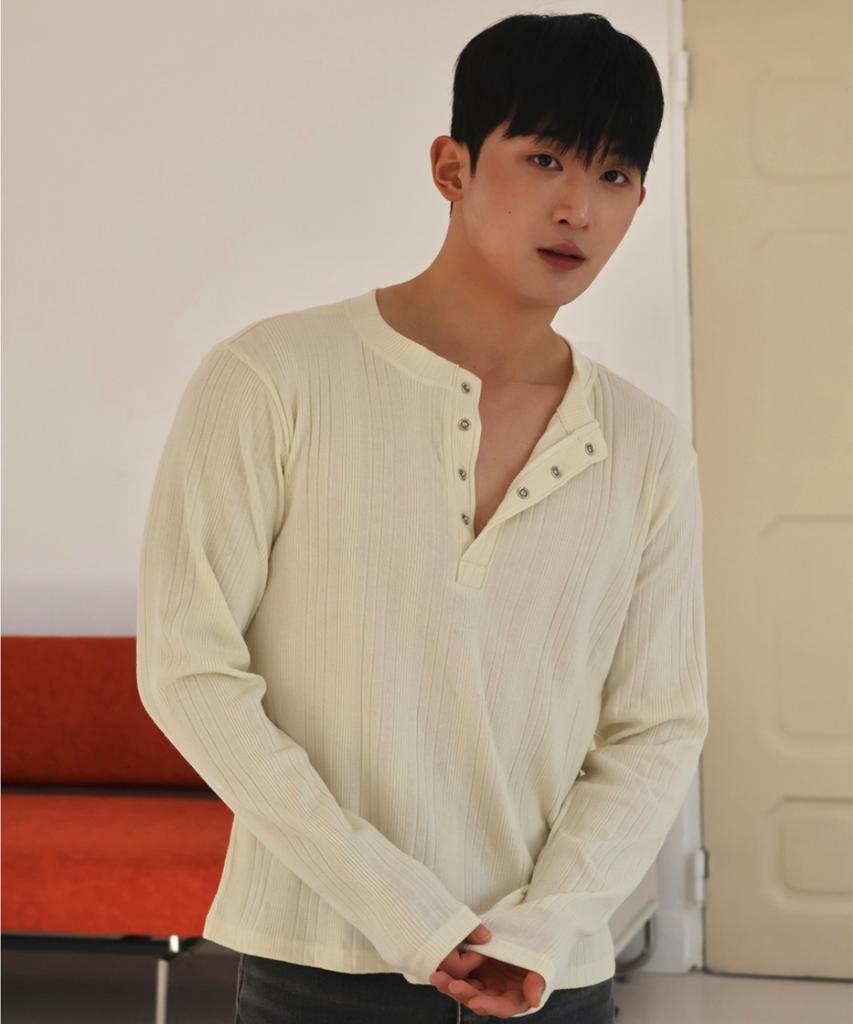 Peuloseseu Airy Henley - Cream