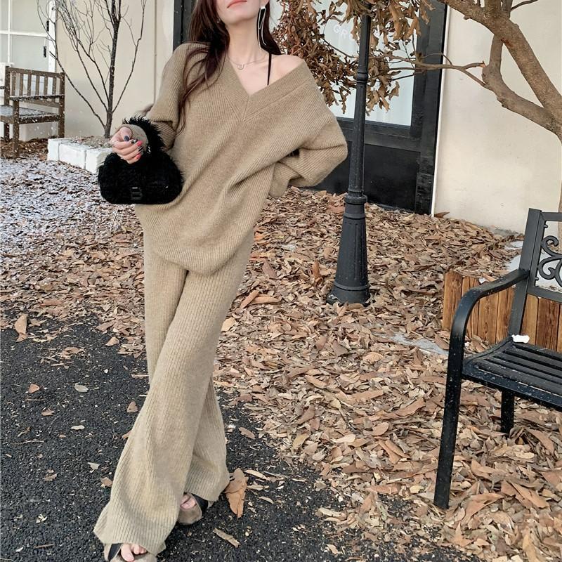 Zweiteiliges Set für Damen im Frühling, Herbst und Winter, lockerer und schlanker Strickanzug mit V-Ausschnitt, lockerem Pullover + Hose mit hoher Taille und weitem Bein