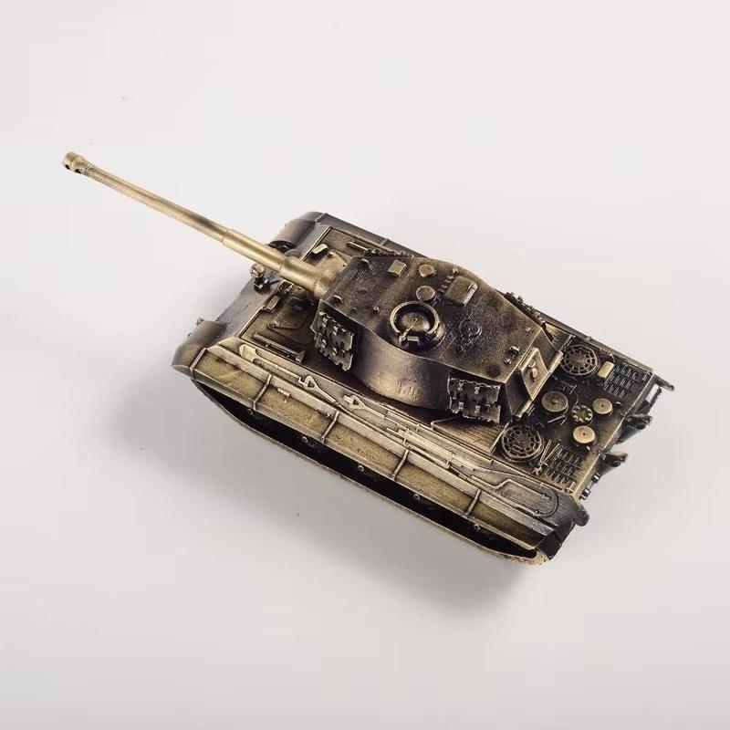 Alloy Tank 1 / 72 All Metal Military Tank Model Ornament Non Scrollable Home Decoration with Woodbox
