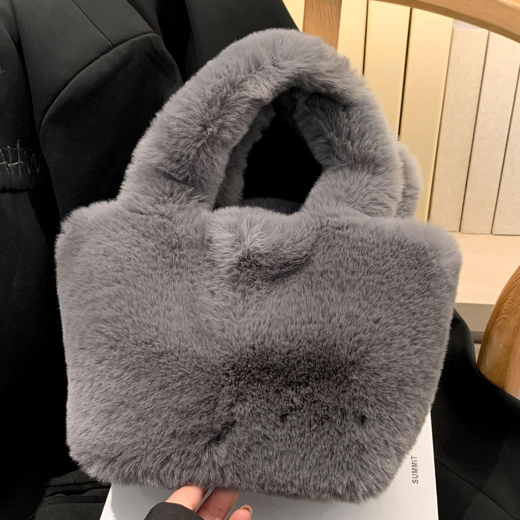 Korean Version of Foreign Style Small Bag Women 2025 New Cute Plush Bucket Bag Autumn and Winter Fashion Bucket Bag Commuter Bag