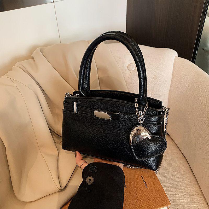 

Chic Women s Versatile Luxury Chain Crossbody Handbag for Work and Trendy Commuting 19-inch чёрный