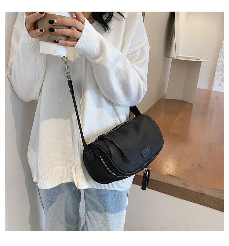 

This Year s Popular Lightweight Small Bags for Women s Summer Collection Are Trendy, Sporty, Versatile Crossbody Bags, and Shoulder Bags чорний