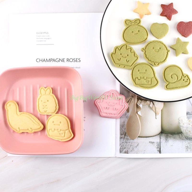 24TE Delicate Sugarcraft Mould Set of 8 Animals Cookie Cutters Cartoon Plastic Cake Kitchen Baking Accessories