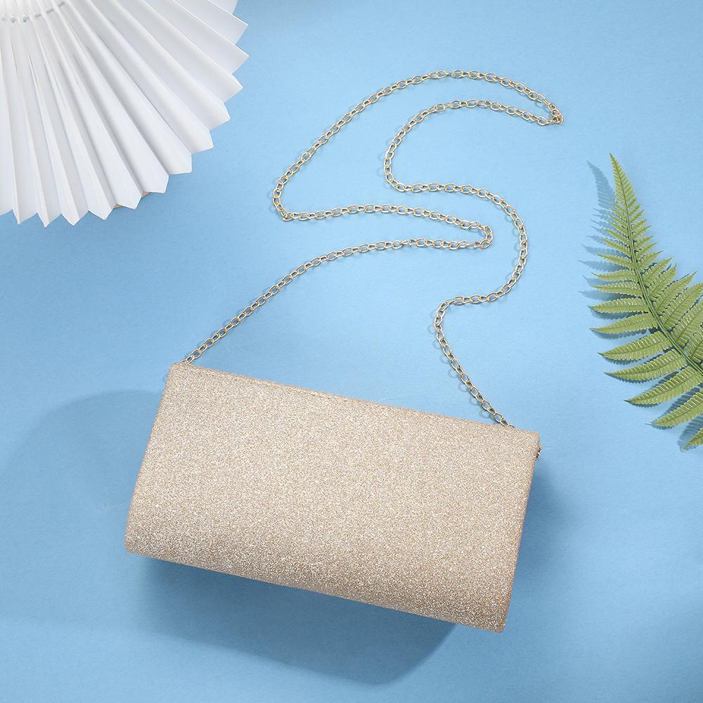 The  fashionable shell-patterned chain single-shoulder bag with metal magnetic buckle is a versatile wedding banquet hand-hel