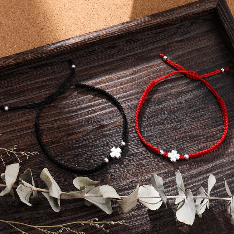 Unisex Lucky Four-Leaf Clover College Exam Red Rope Bracelet - Simple Woven Design for Couples and Best Friends.