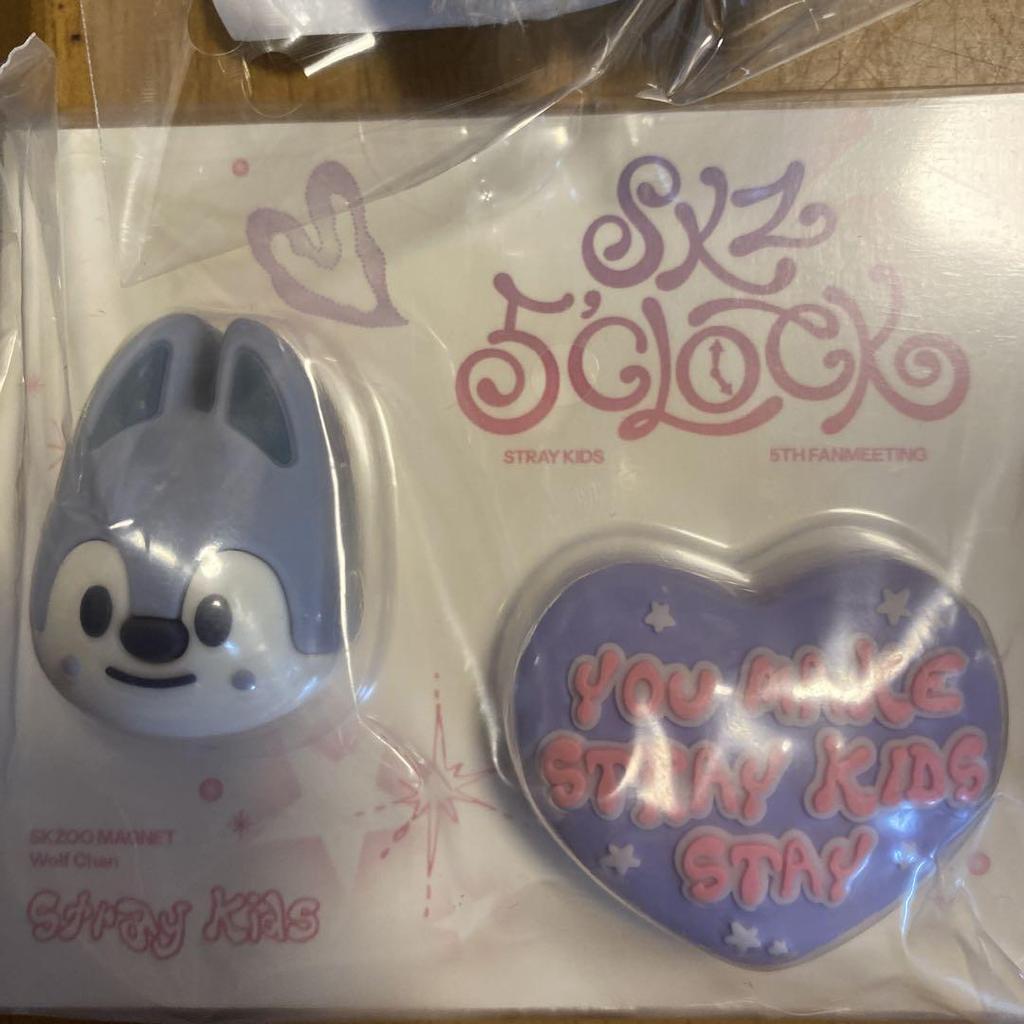 [USED] Price Drops in August! Wolfchan Poncho Magnet Key Ring