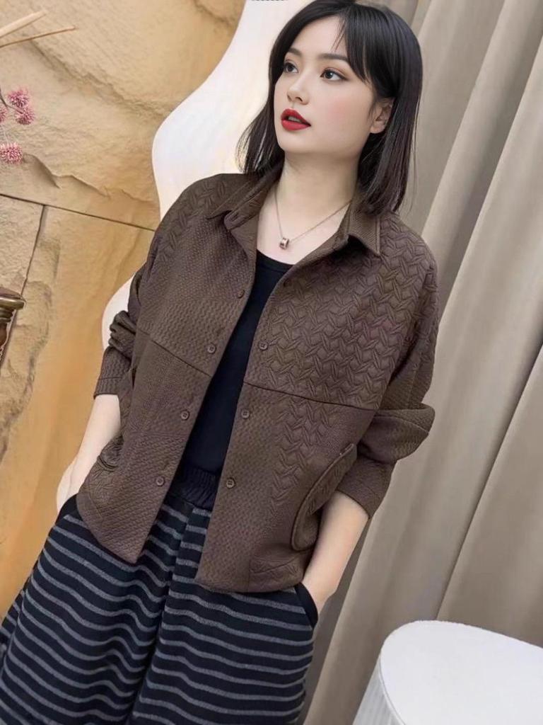 Mom's Versatile Plus Size Long Sleeve Jacket for Spring/Autumn - Stylish, Short, and Trendy for Women Over 50