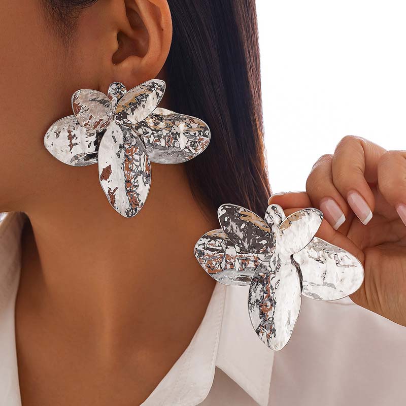 Fashion Metal Large Flowers Irregular Stud Earrings for Women Exaggerated Gold Color Geometric Personality Earrings Zircon Gift