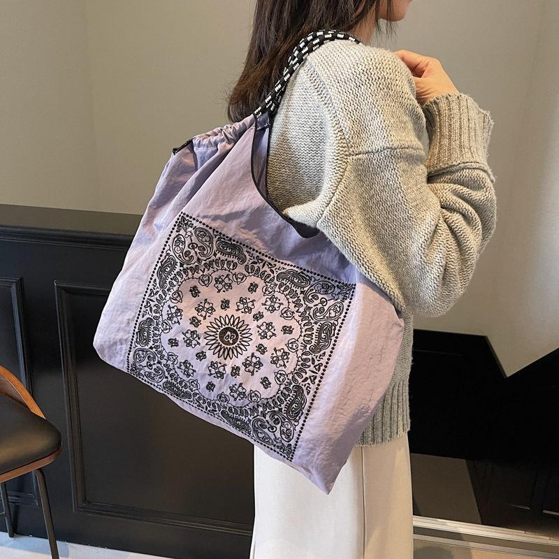 Retro fashion portable large-capacity bag women's 2025 new autumn and winter ethnic style tote bag feeling shoulder bag