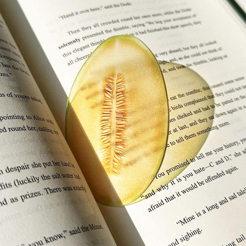 Marque-page en acrylique en forme de fruit Pomme Raisin Simulation Marque-page de lecture transparent Papeterie d'apprentissage Jouet pour enfants Cadeau